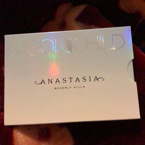 Anastasia moon child glow kit
